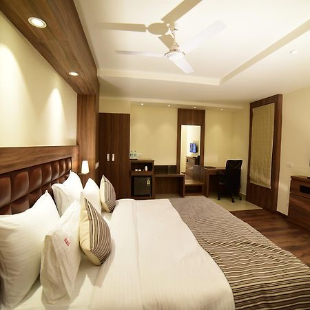 Hotel Amber Rudrapur Esterno foto