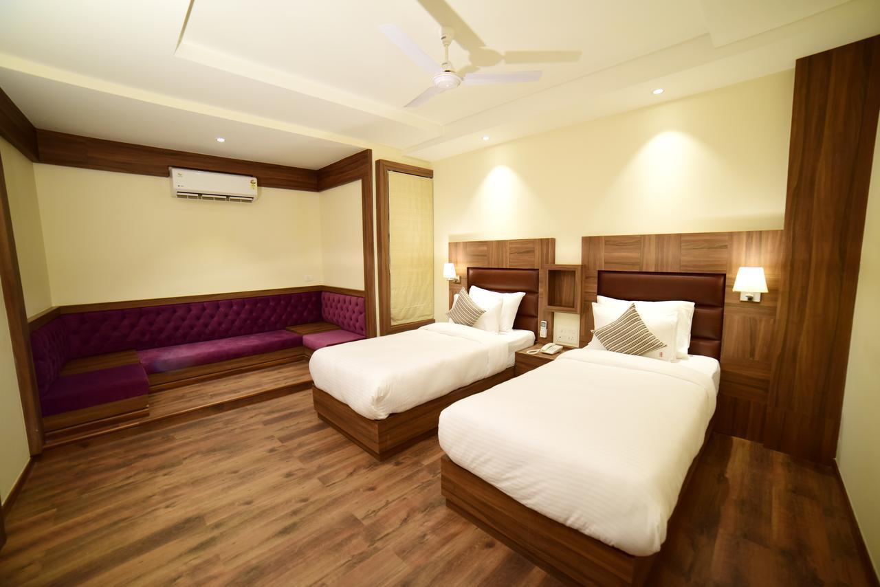 Hotel Amber Rudrapur Esterno foto