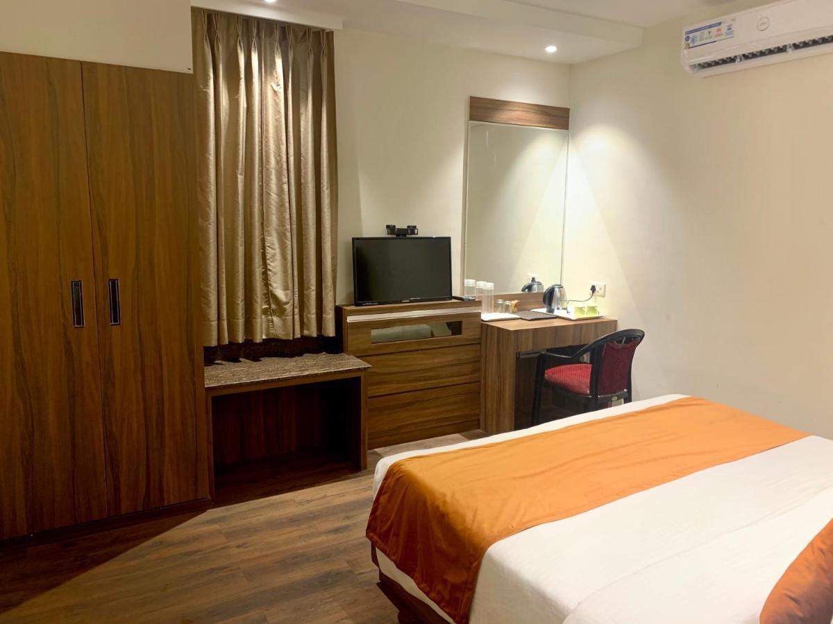Hotel Amber Rudrapur Esterno foto