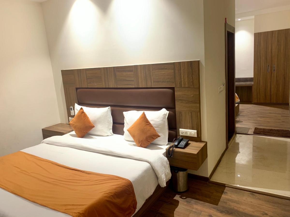 Hotel Amber Rudrapur Esterno foto
