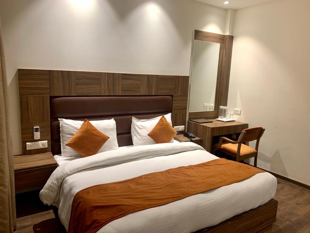 Hotel Amber Rudrapur Esterno foto