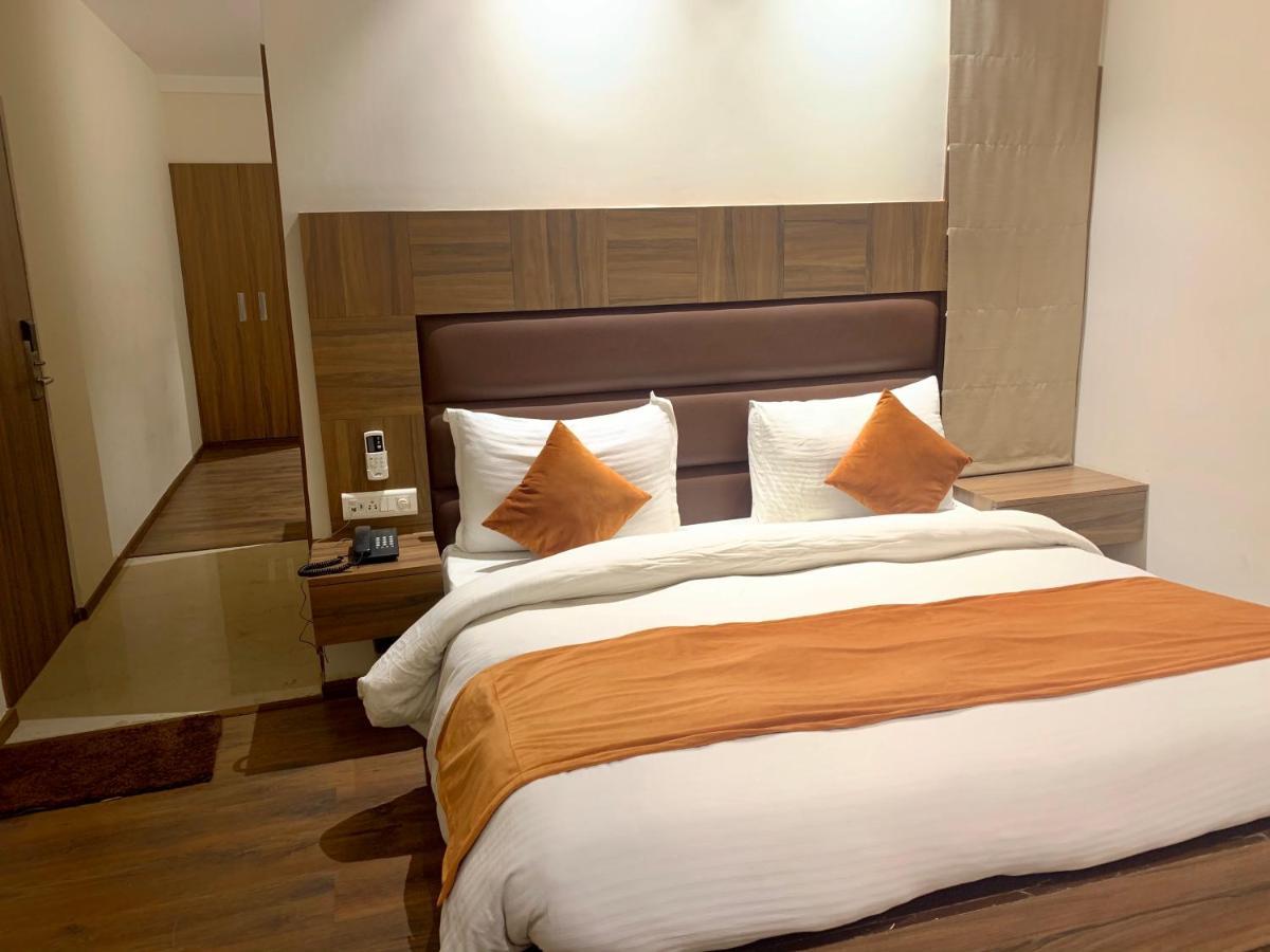 Hotel Amber Rudrapur Esterno foto