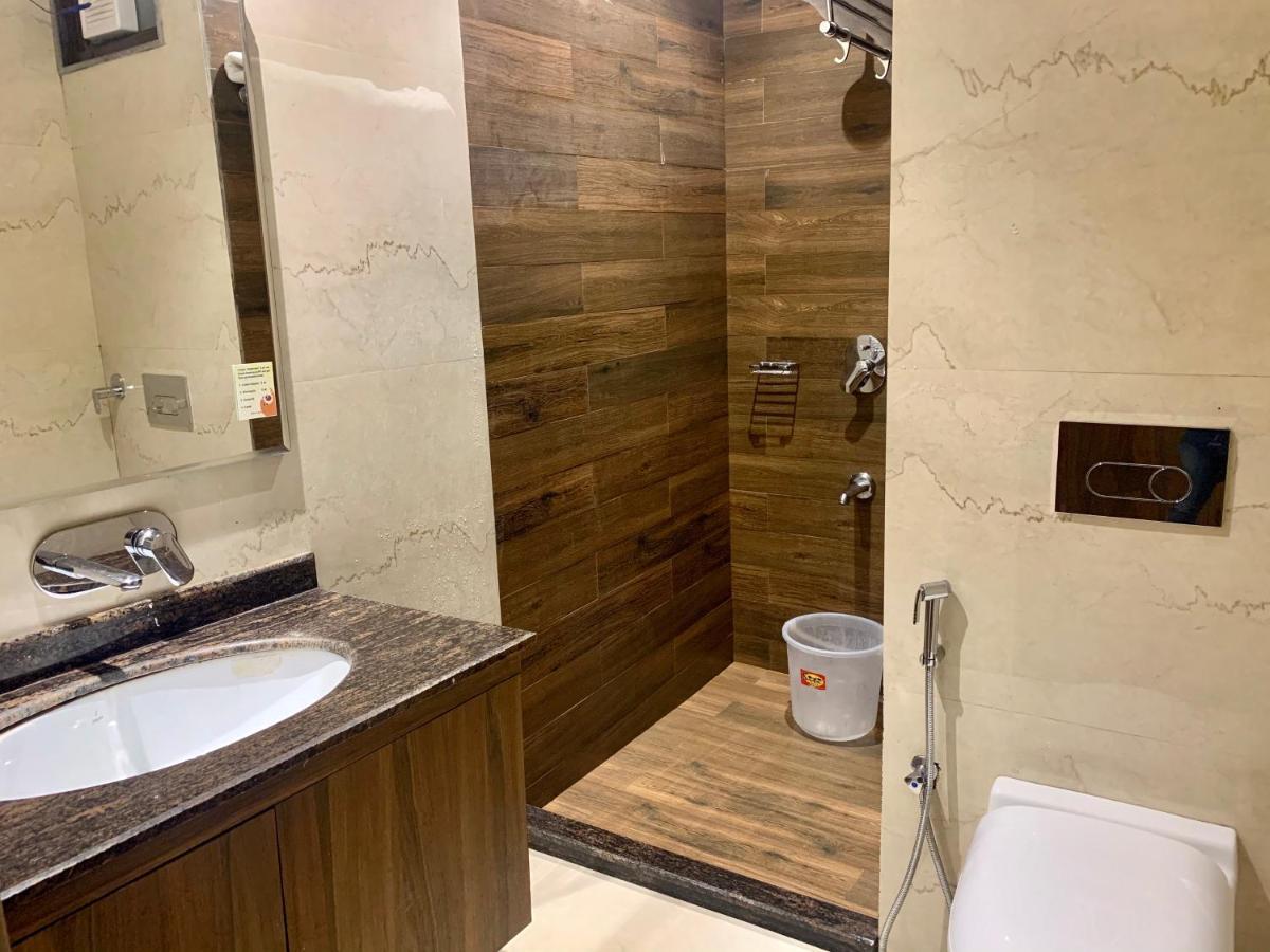 Hotel Amber Rudrapur Esterno foto